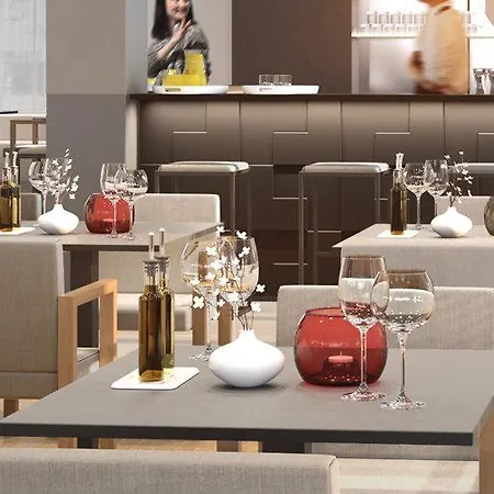 Ernst Leitz Direkt Neben Der Leica Welt Hotel Wetzlar