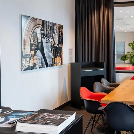 Hotel Ernst Leitz Direkt Neben Der Leica Welt 4*