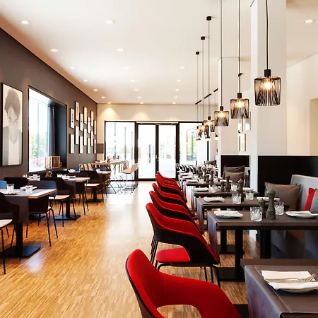 Ernst Leitz Direkt Neben Der Leica Welt Hotel 4*