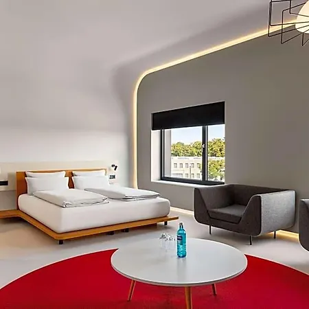 Ernst Leitz Direkt Neben Der Leica Welt Hotel