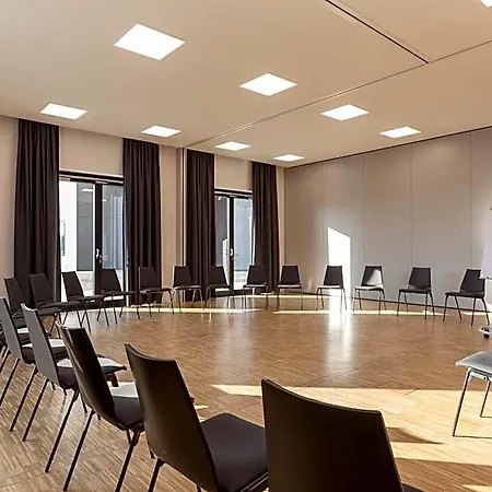Hotel Ernst Leitz Direkt Neben Der Leica Welt 4*