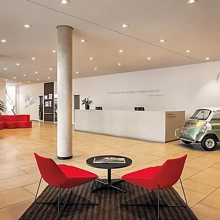 Ernst Leitz Direkt Neben Der Leica Welt Hotel