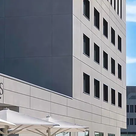 Ernst Leitz Direkt Neben Der Leica Welt Hotel 4*