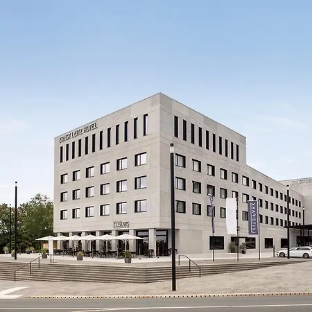 Ernst Leitz Direkt Neben Der Leica Welt 4*
